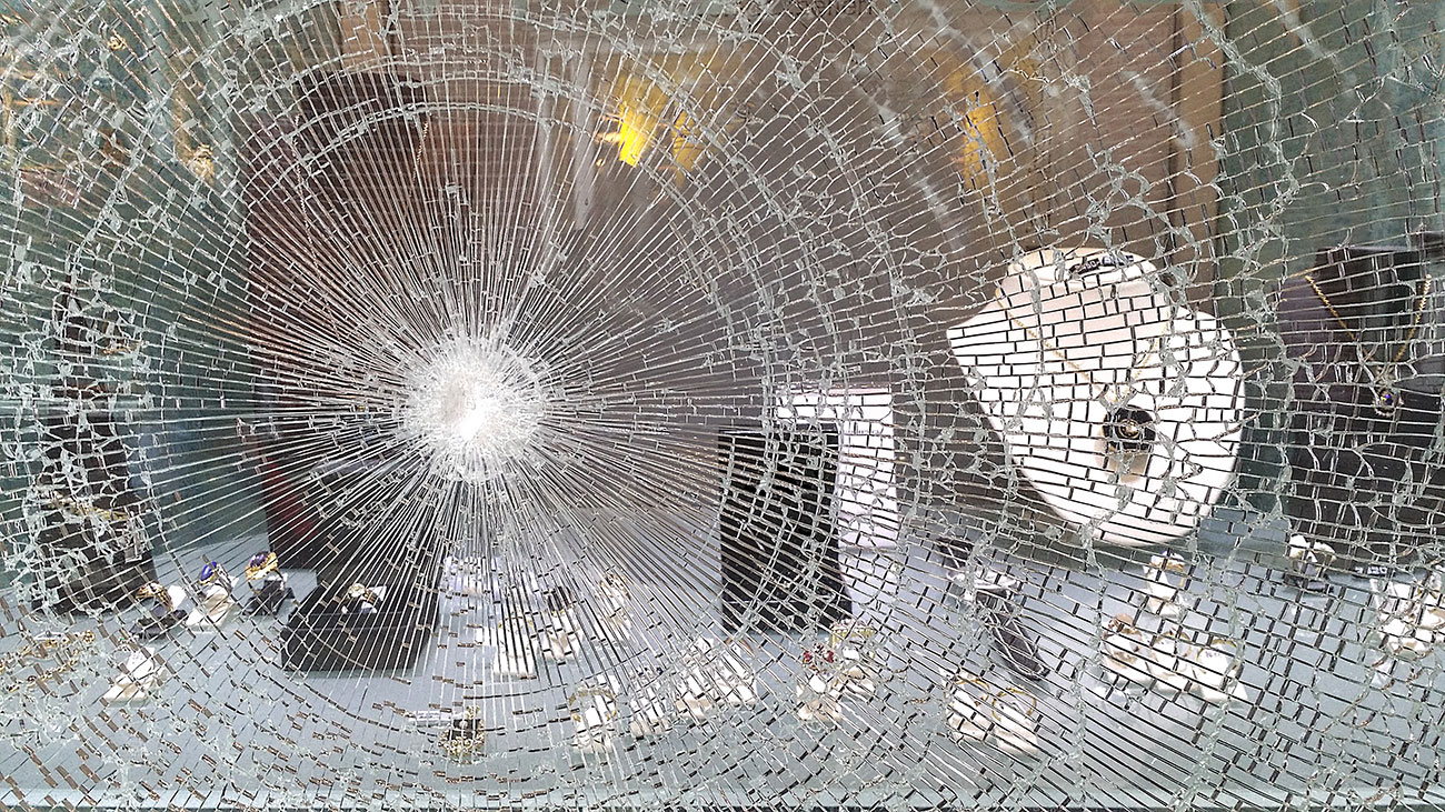 Getty Images jewelry behind smashed window